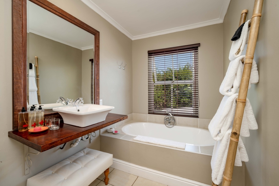 7 Bedroom Property for Sale in Goose Valley Western Cape